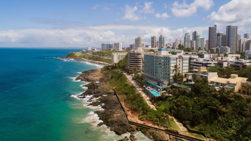 Hotelaria de Salvador registra 56,6% de ocupação em maio, com leve alta anual e retração sazonal