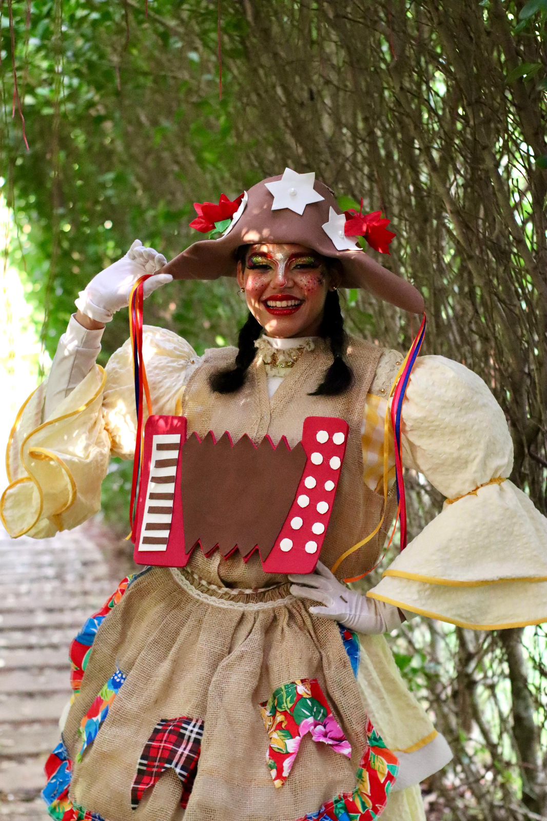Cia de Dança Kika Tocchetto exalta tradições nordestinas com espetáculos juninos repletos de lirismo e encanto