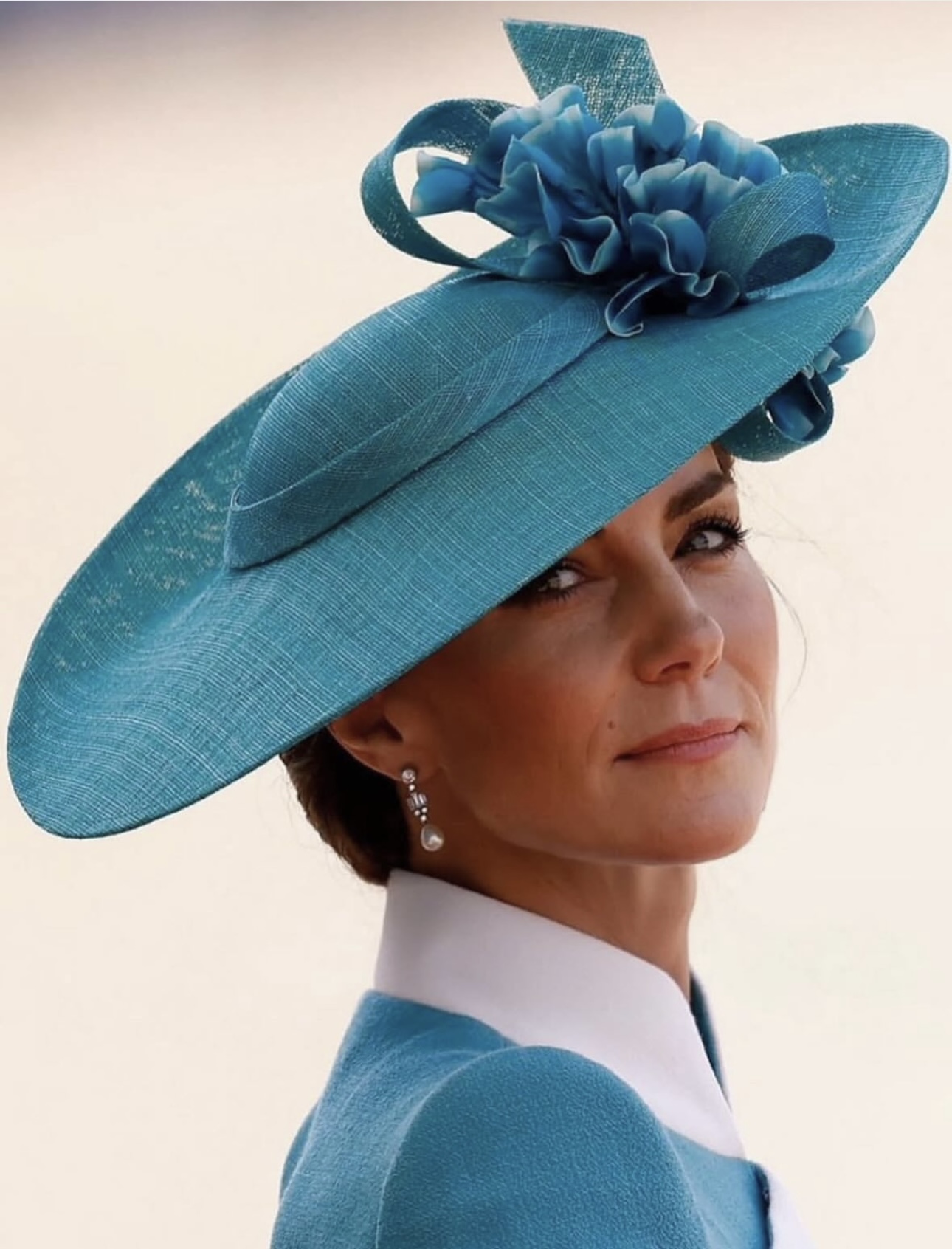Com look simbólico, Kate Middleton brilha no Trooping the Colour e presta homenagem à princesa Diana e à rainha Elizabeth II