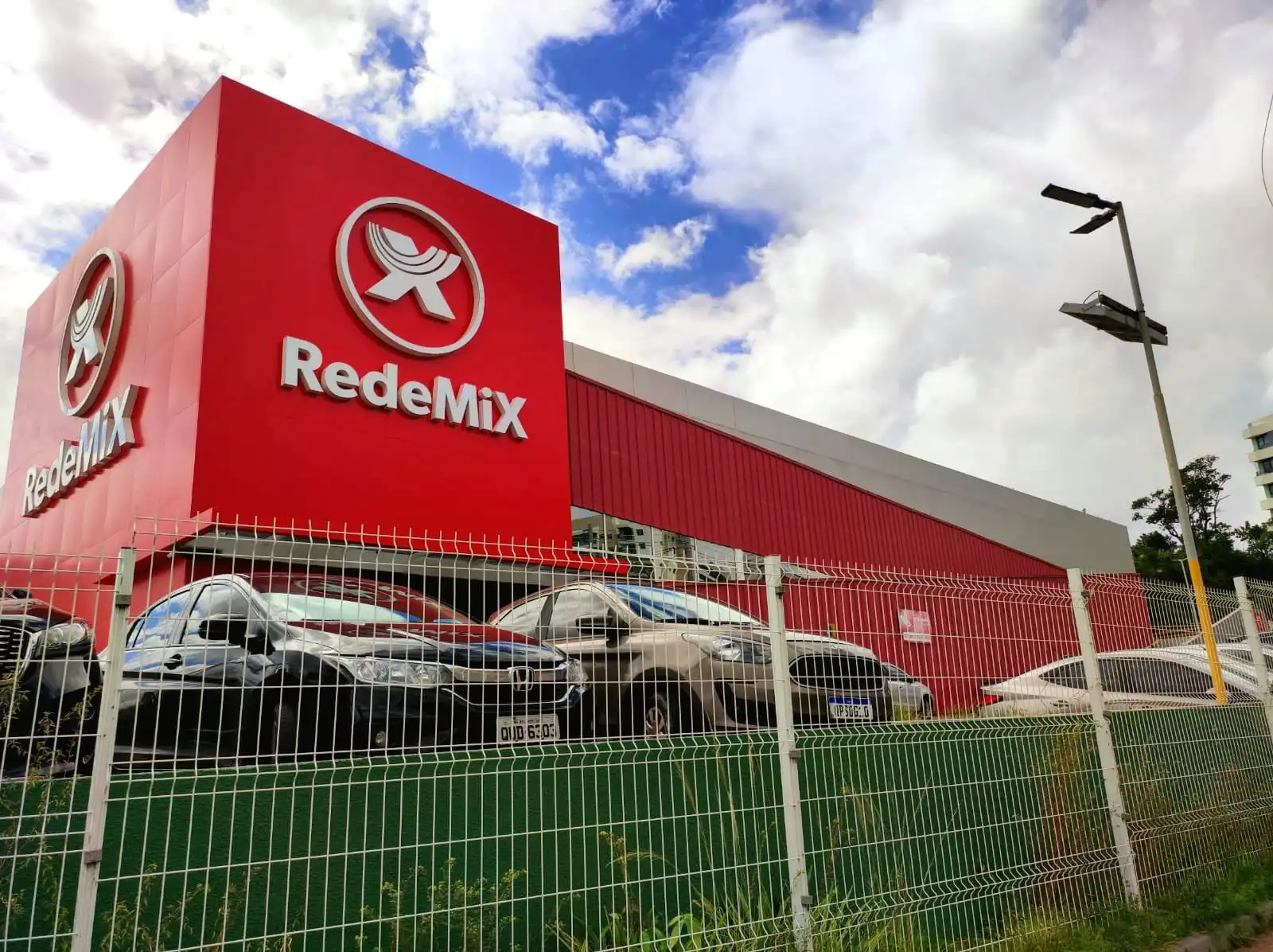 RedeMix abrirá nova loja no Salvador Shopping e marca estreia da rede em shopping centers
