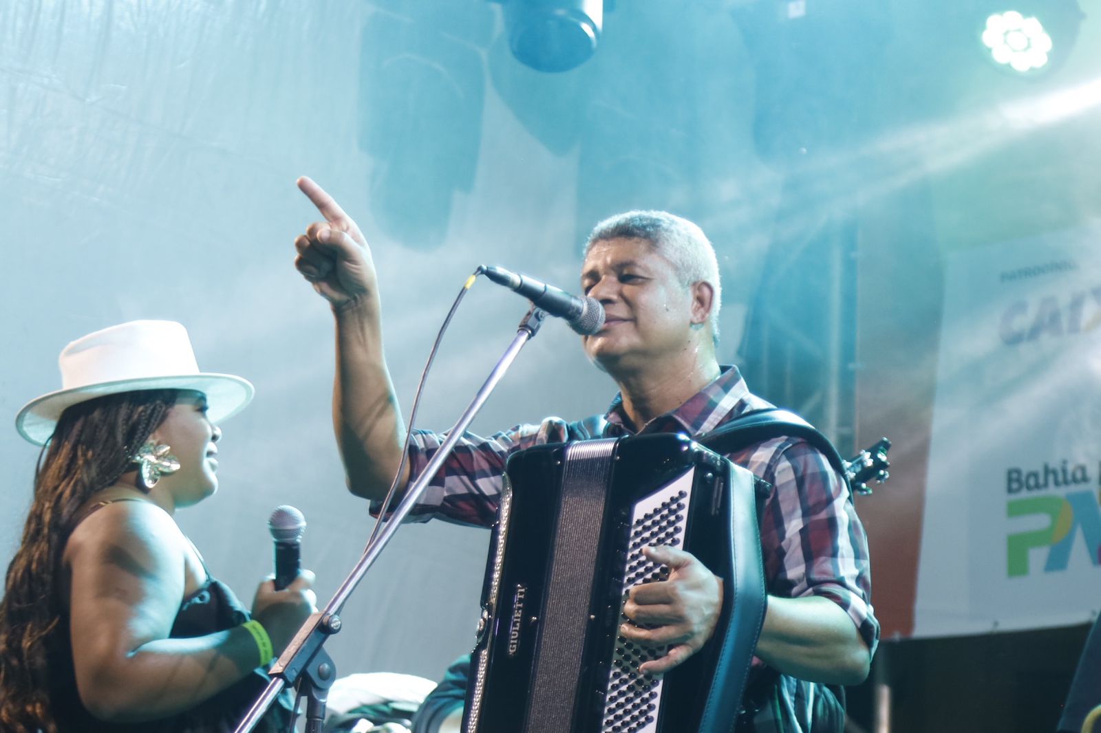Público lota Pelourinho na terceira noite do São João da Bahia