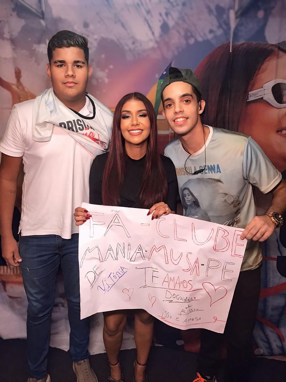 Fã tatuou o nome de Priscila Senna no pulso: saiba quem é o cantor que viralizou nas redes