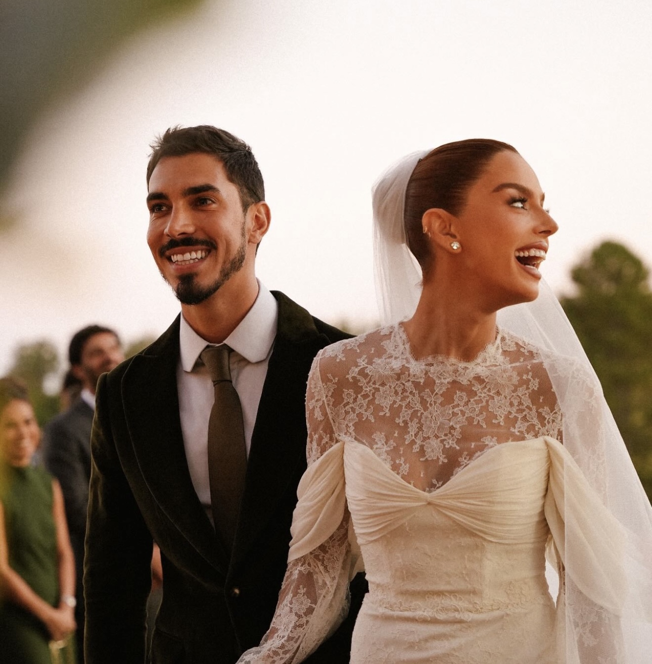 Giovanna Lancellotti e Gabriel David celebram segunda cerimônia de casamento em vinícola no interior de SP