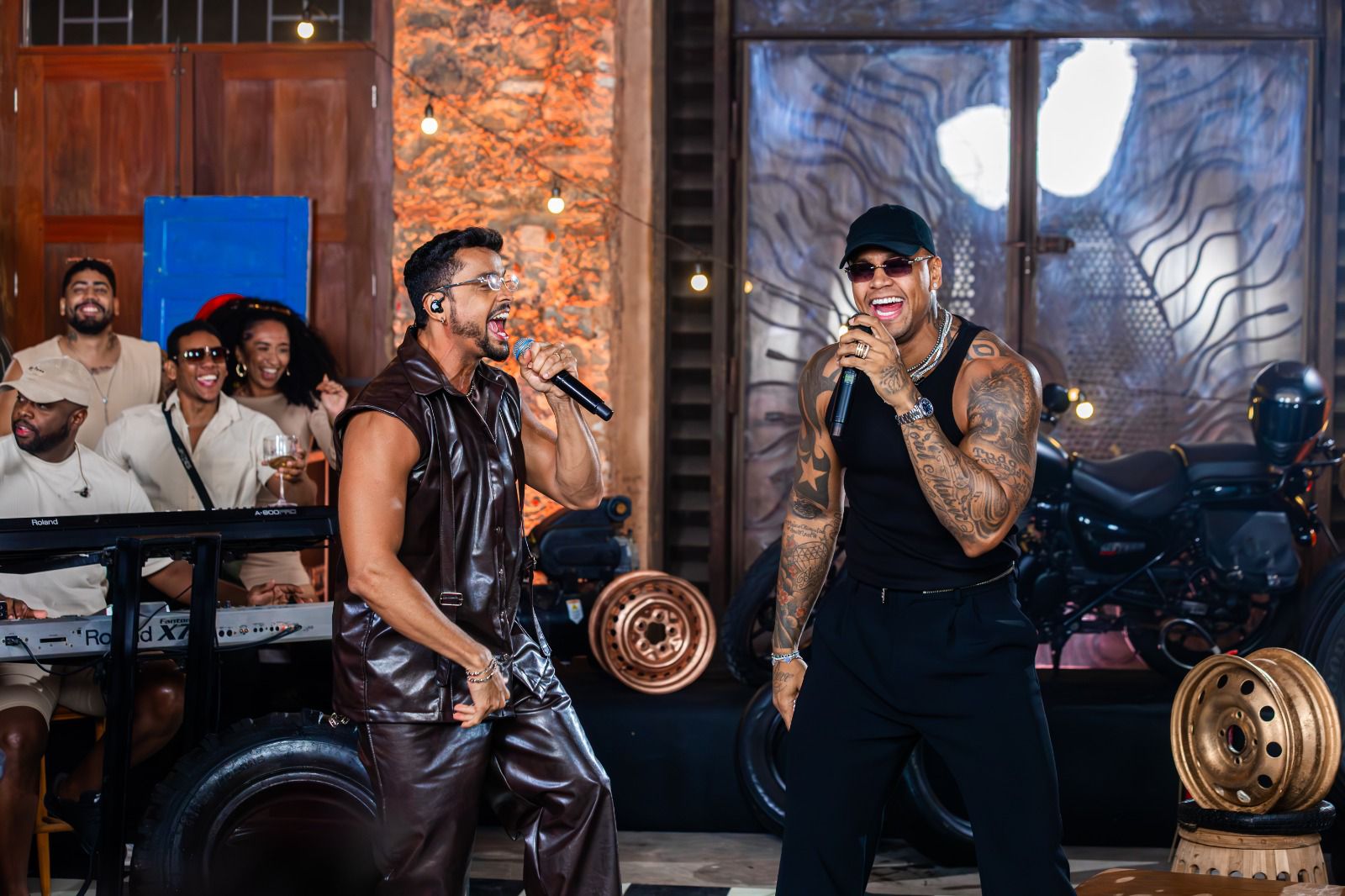 Parangolé lança clipe de "Uipiti", parceria com Léo Santana gravada em Salvador