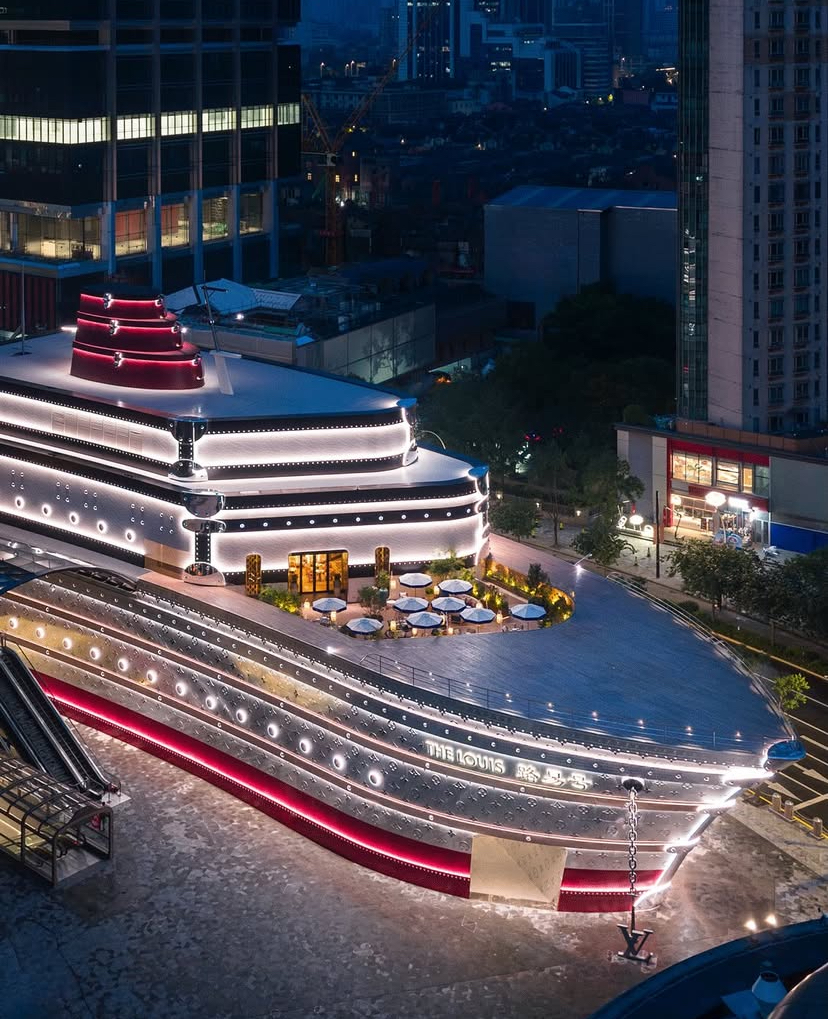 Louis Vuitton inaugura loja em formato de navio na China e reforça aposta em experiências imersivas de luxo