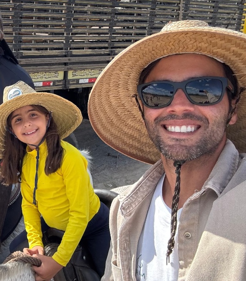 Filha de Ivete Sangalo participa de tradicional festa de vaqueiros na Bahia