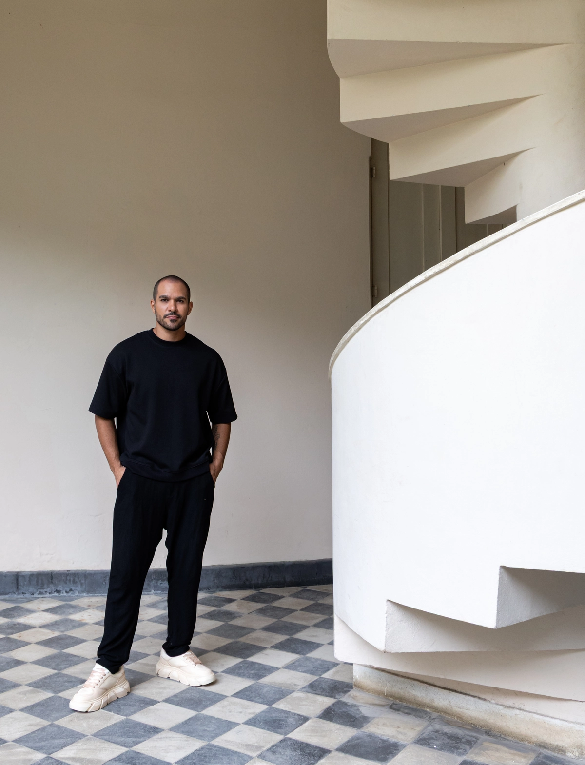Hugo Ribeiro cria espaço visceral sobre fé e livre-arbítrio na CASACOR Bahia 2025