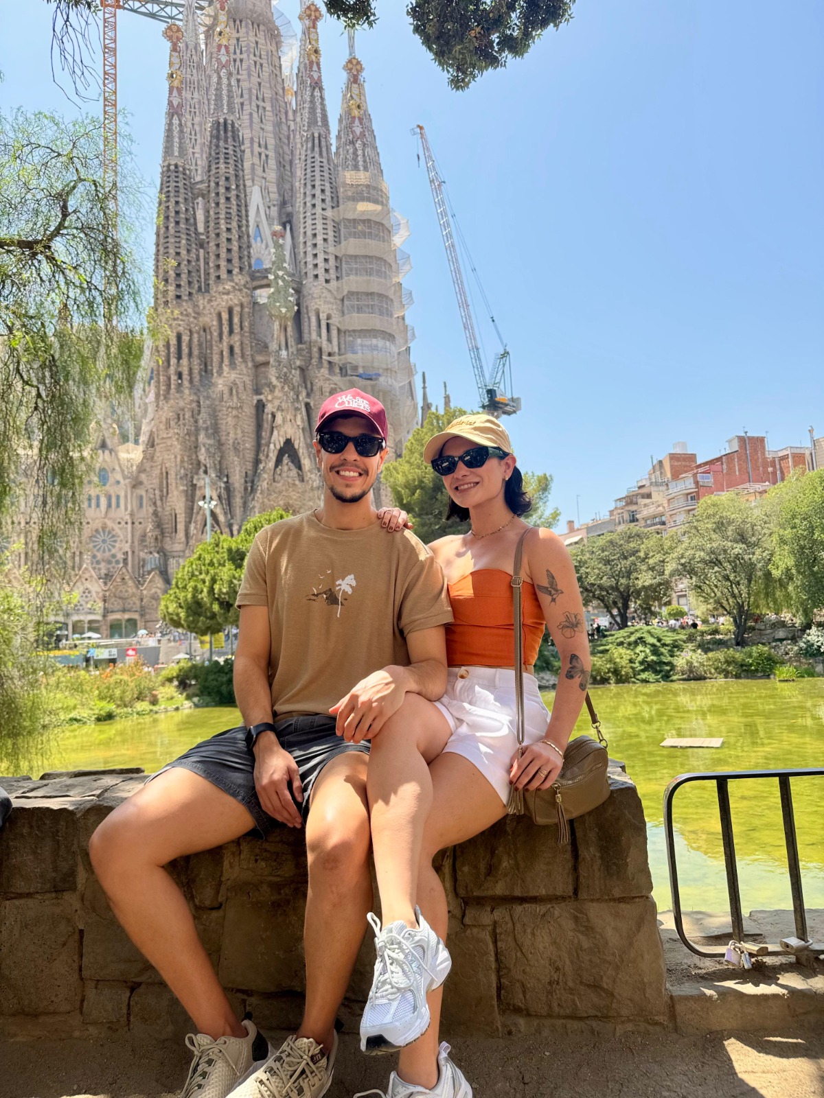 Médico Gabriel Mendes vive momento inesquecível em Barcelona com pedido de casamento no Camp Nou