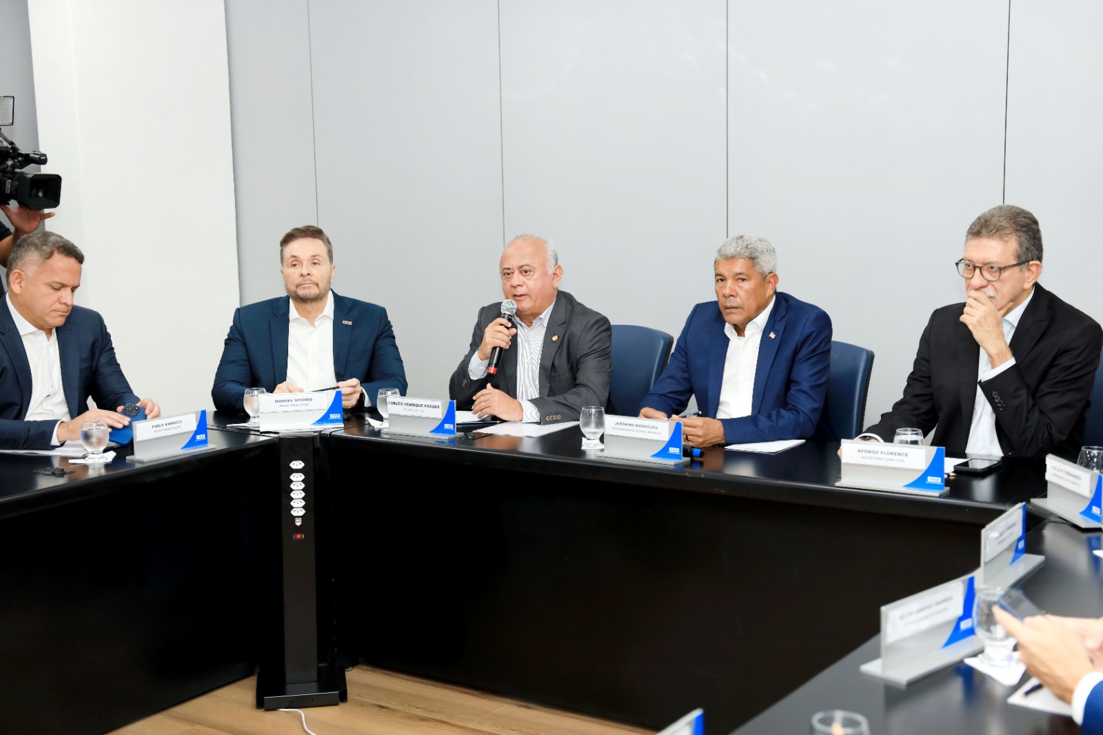 Governo da Bahia e FIEB criam grupo de trabalho para avaliar impactos da taxação dos EUA e proteger economia estadual