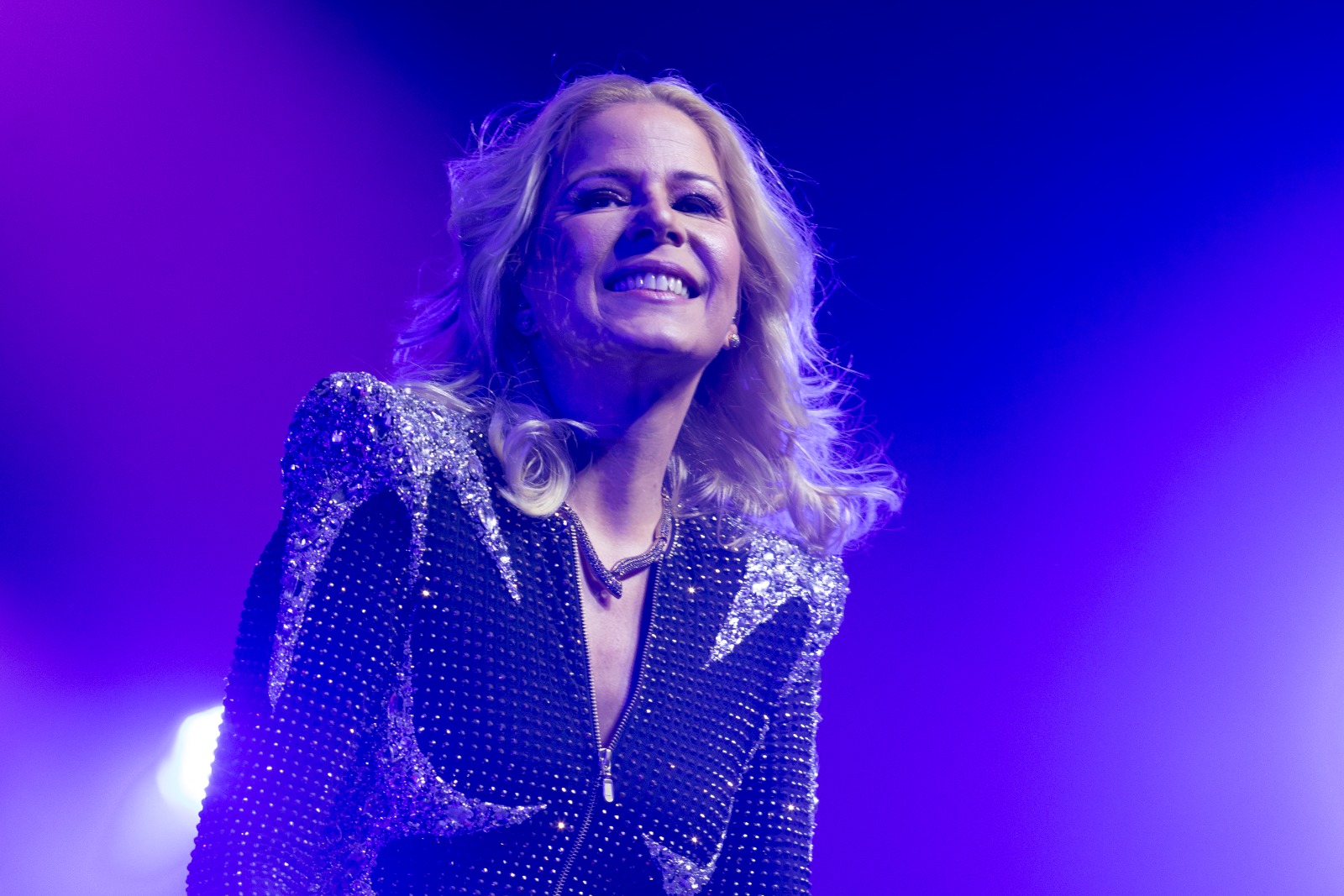 Paula Toller celebra 40 anos de carreira com show da turnê “Amorosa” na Concha Acústica