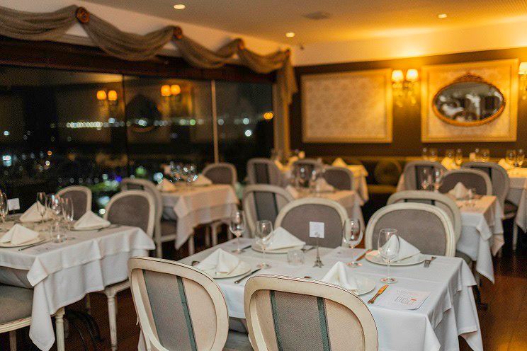 Chez Bernard celebra 62 anos com jantar especial que une a França e a Bahia