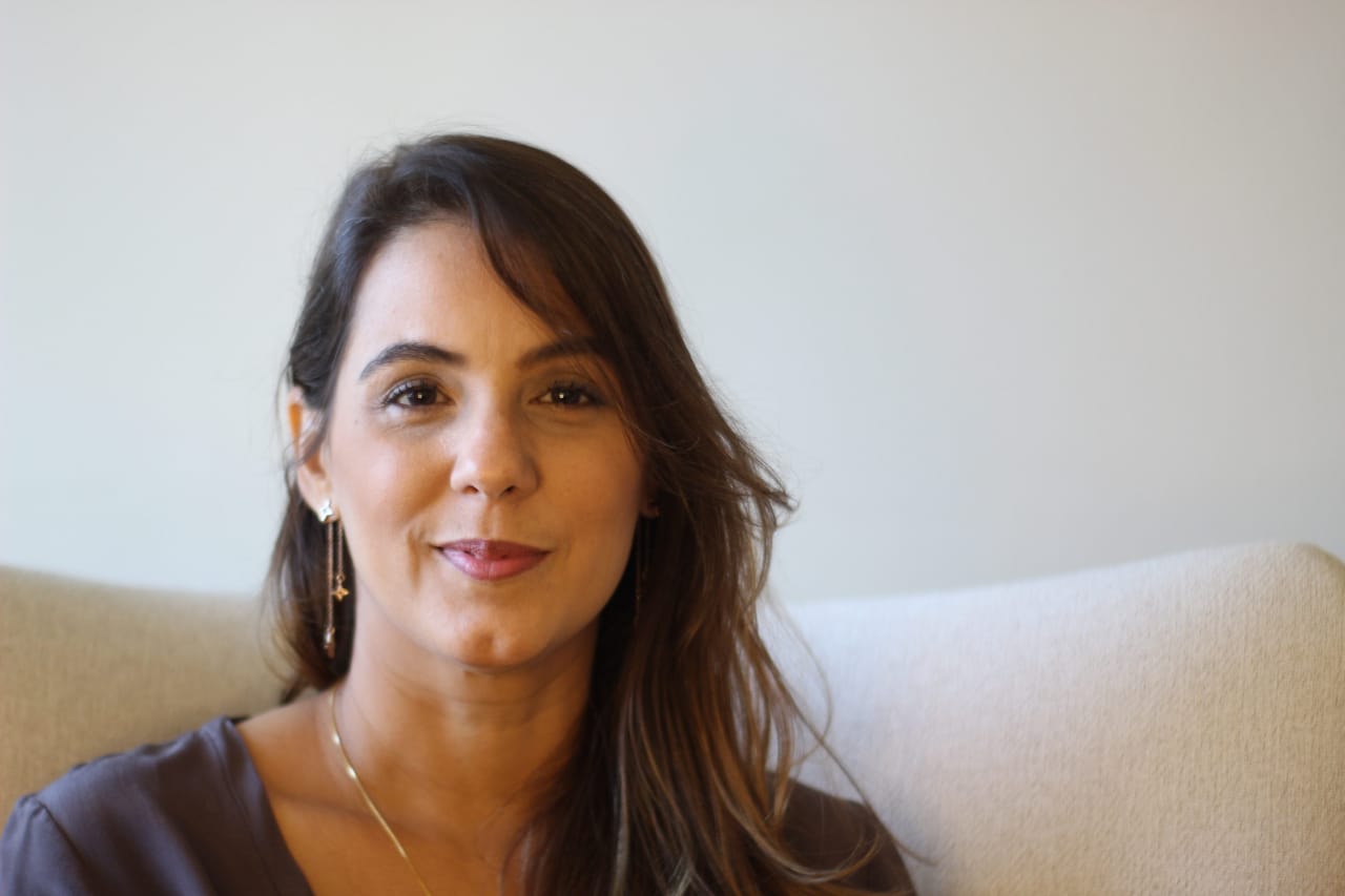 Renata Ettinger confirma presença na Flipelô com pré-lançamento do novo livro de poesia
