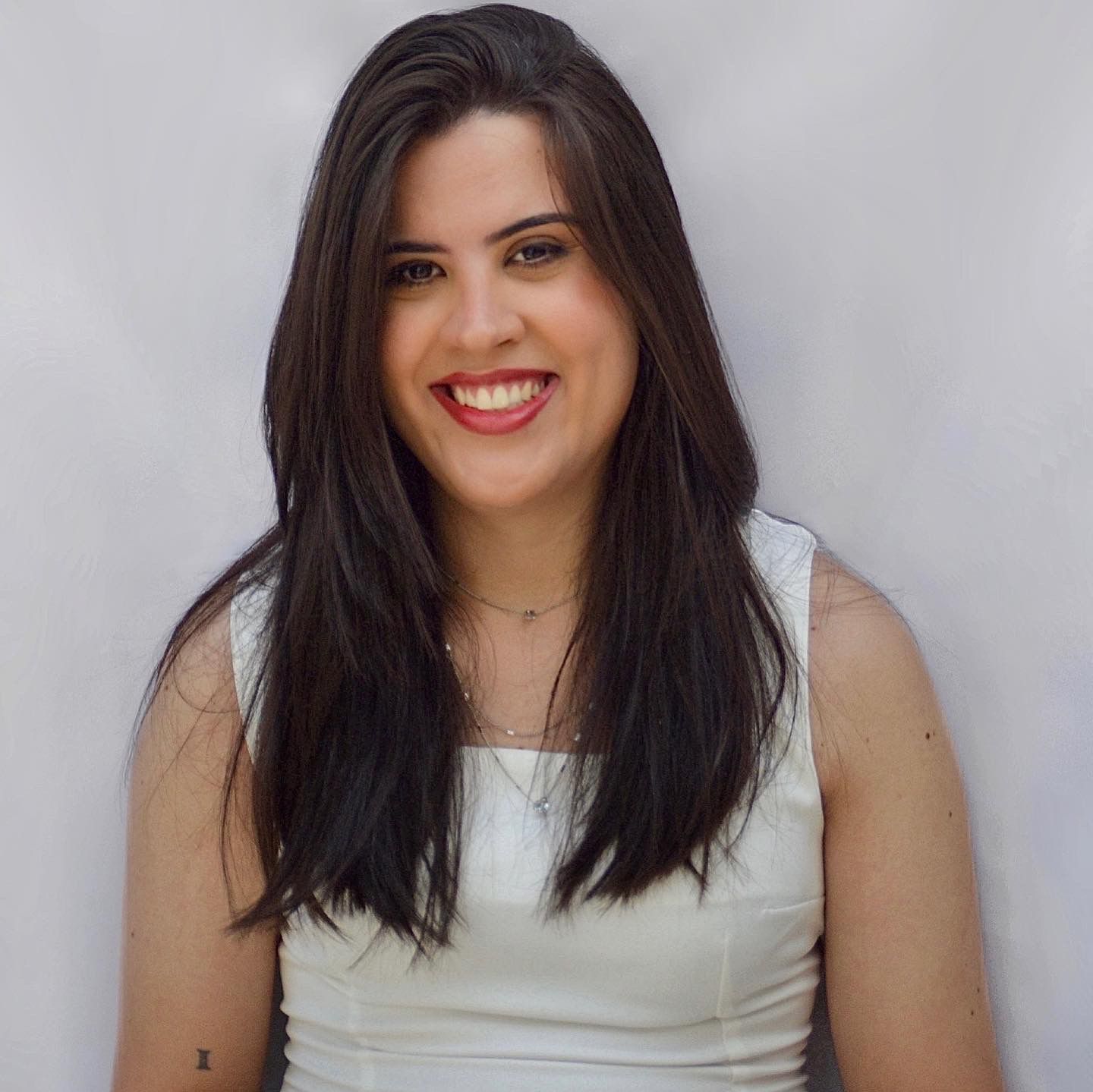 Vivian Veggari aposta na autenticidade e lança nova fase na carreira artística