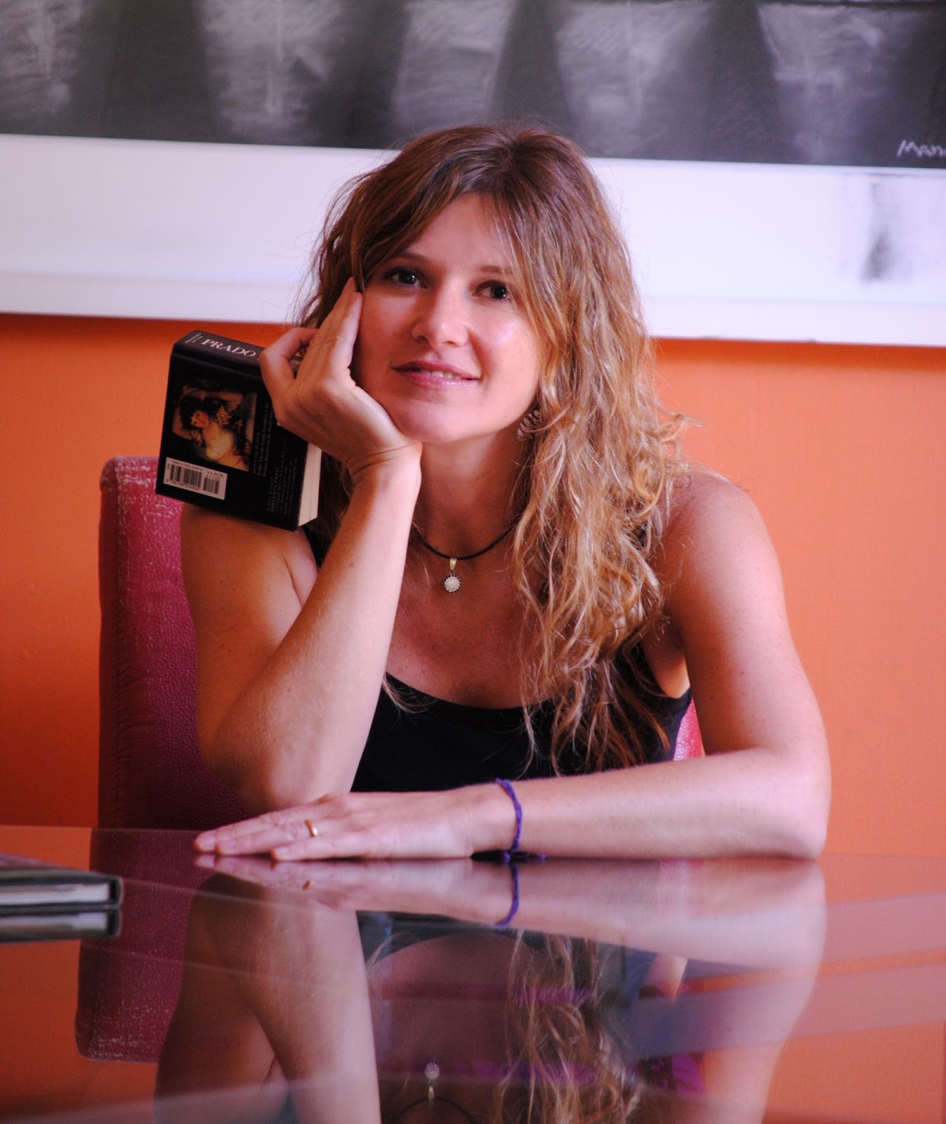 Instituto Cervantes leva escritora chilena Andrea Jeftanovic à FLIPELÔ 2025