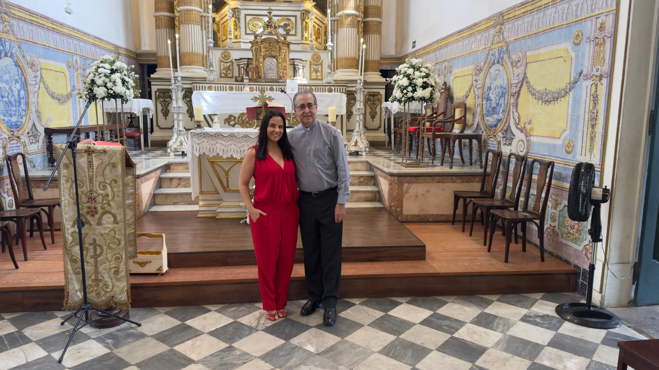 Arquiteta Camila Maia homenageia Padre Luís em ambiente da CASACOR Bahia 2025