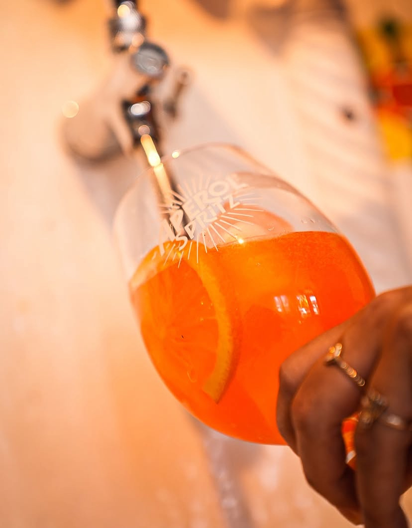 Casa Iryna lança projeto “All You Can Spritz” com fonte de Aperol exclusiva em Salvador