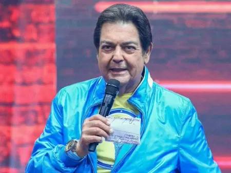 Fausto Silva, o Faustão, é internado em São Paulo com infecção na perna'