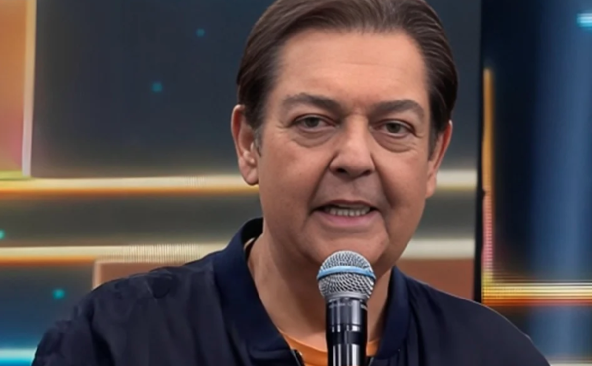 Fausto Silva, o Faustão, é internado em São Paulo com infecção na perna'