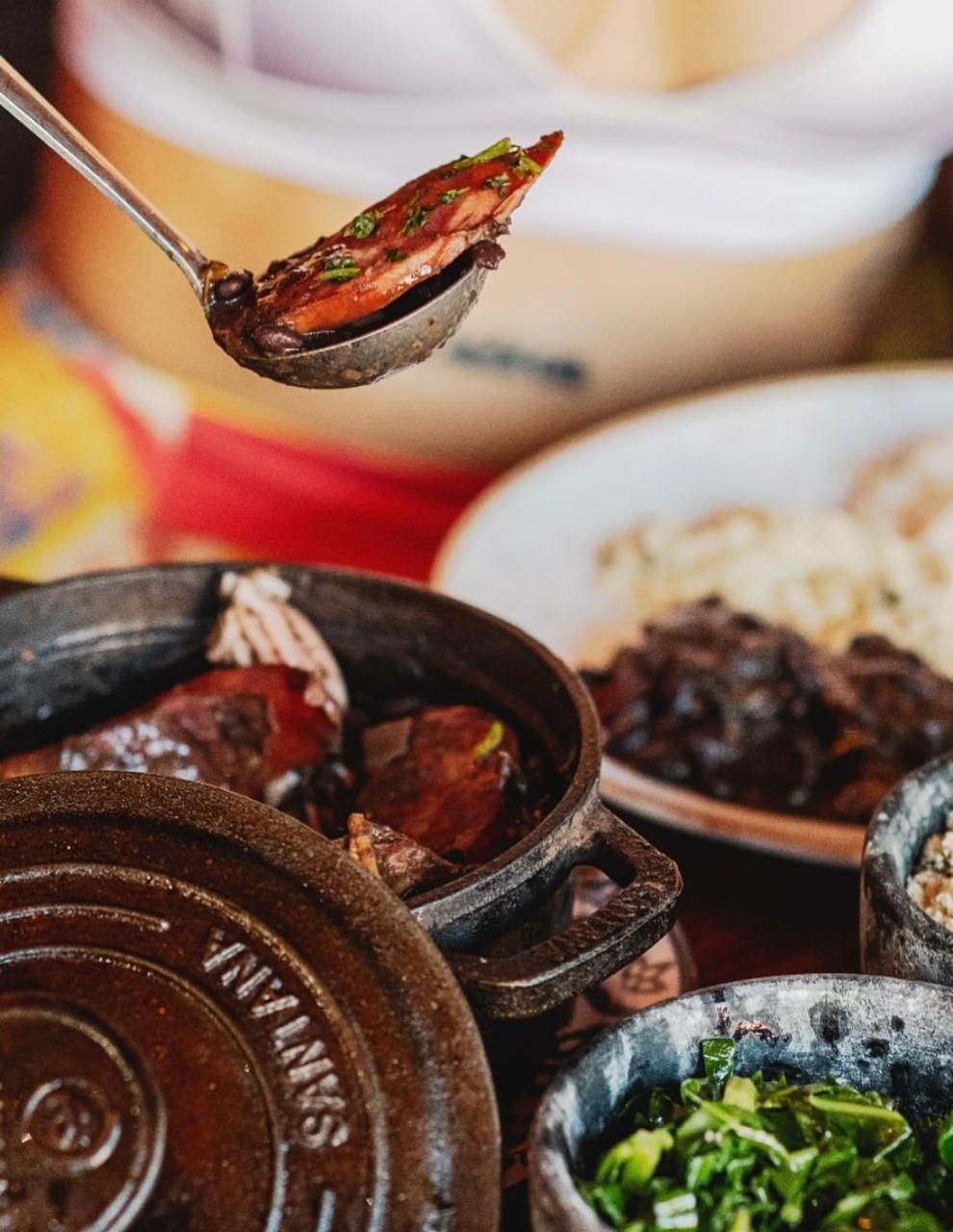 Bão Barra se consolida como referência nas tardes de sábado, resgatando a boemia do Jardim Brasil com samba e feijoada