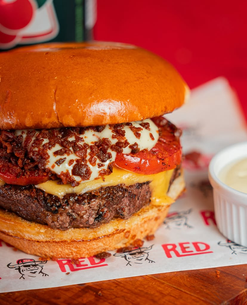 ​Salvador Burger Gourmet lança 3ª edição no Red Burger, na Barra
