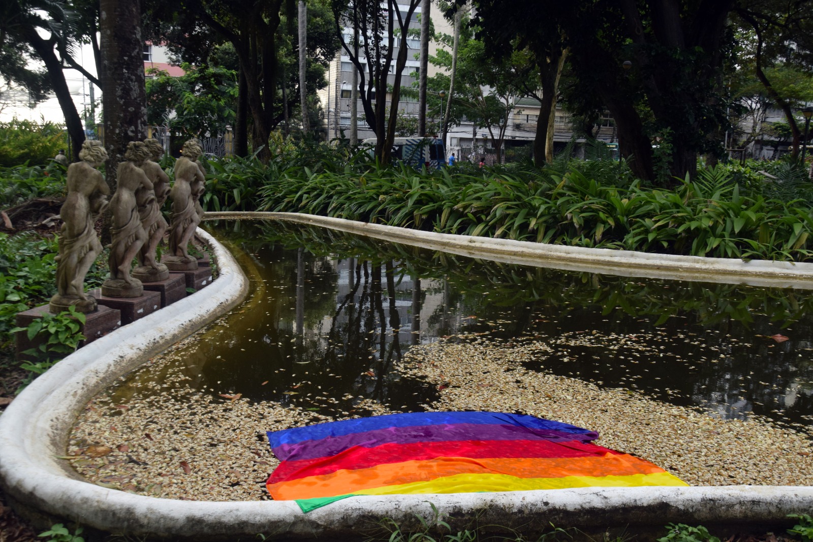 Exposição fotográfica 'Até Quando?' denuncia crimes contra pessoas LGBTQIA+ no Brasil