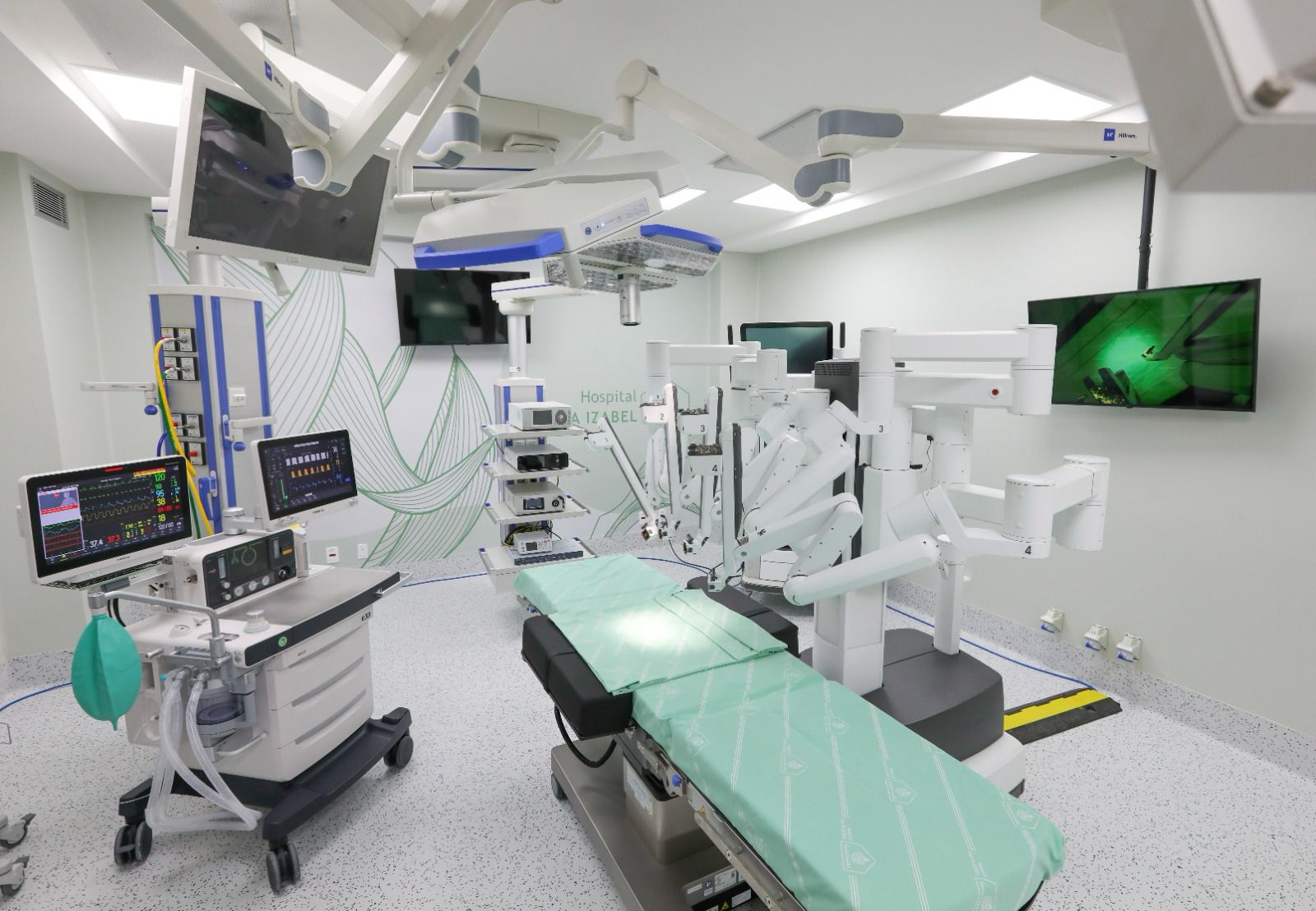 Chegada de novo robô consolida Hospital Santa Izabel como principal centro de cirurgia robótica da Bahia