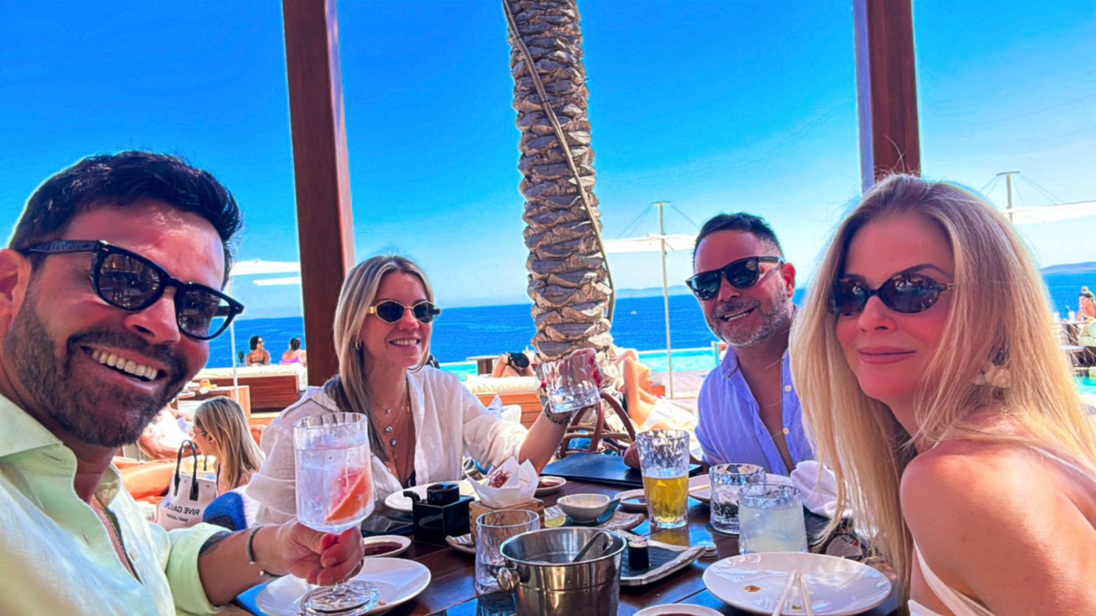 Alexandre Peixe curte férias nas ilhas gregas e já planeja novidades para o verão