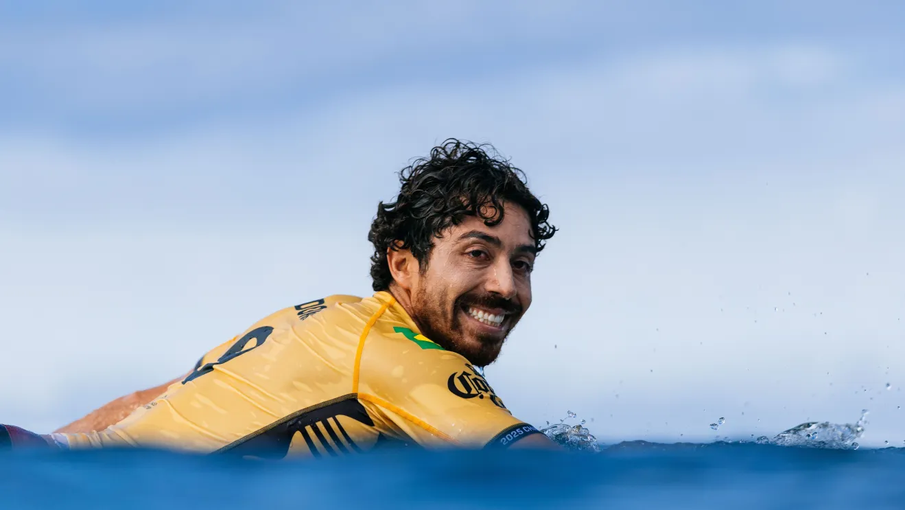 Conquista histórica: Yago Dora é Campeão Mundial da WSL 2025