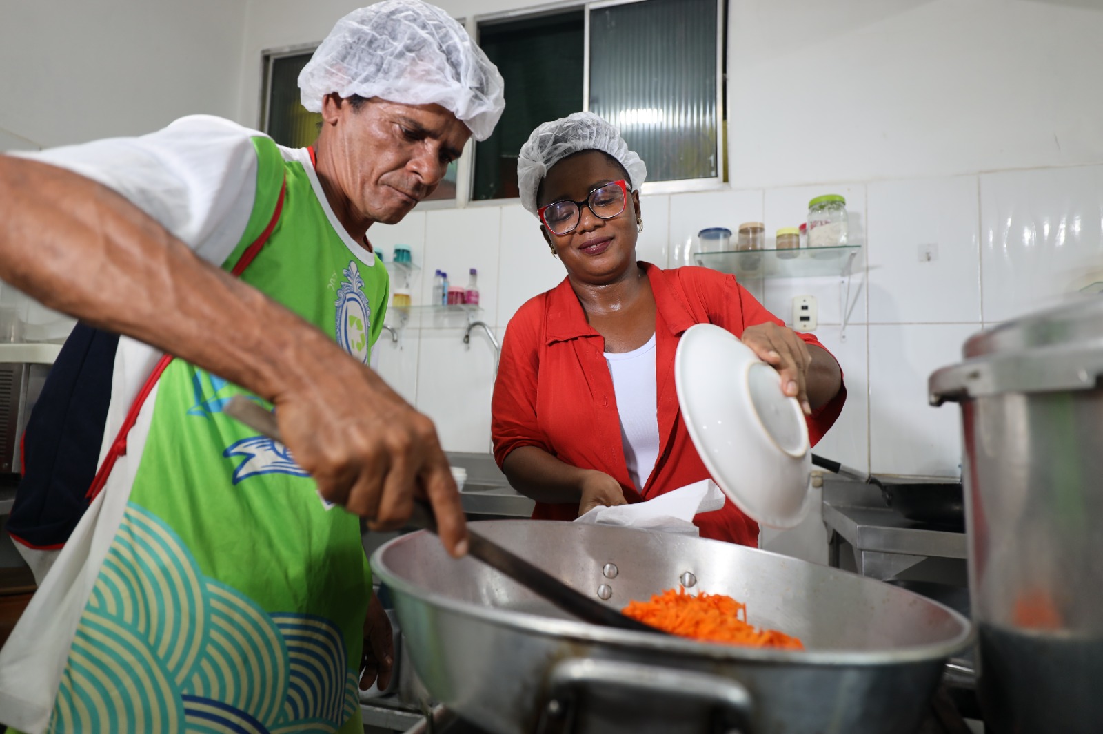 Voluntárias Sociais da Bahia promovem oficina de alimentação saudável para catadores em Salvador