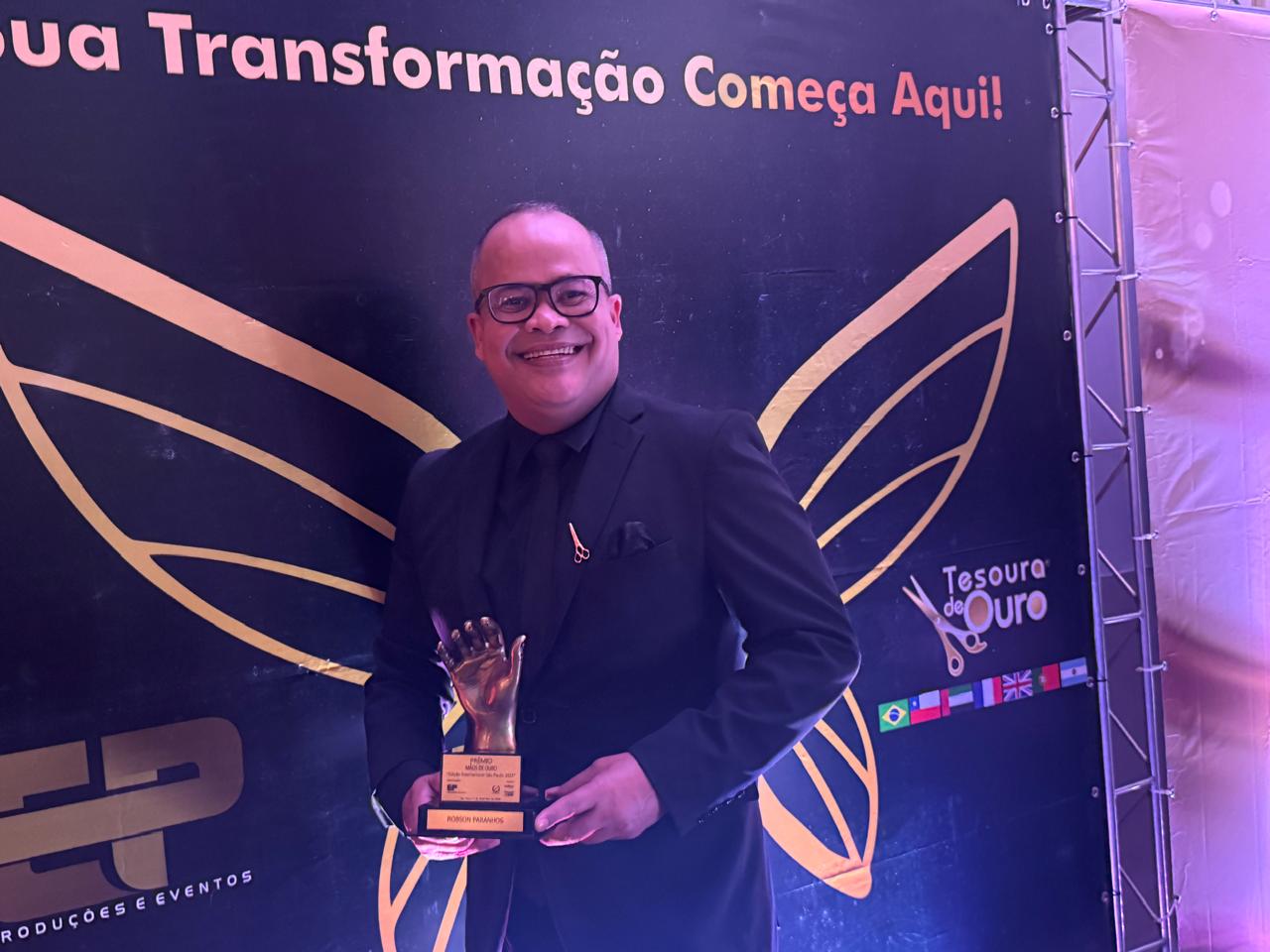 Robson Paranhos é homenageado na edição internacional do Prêmio Tesoura de Ouro em São Paulo