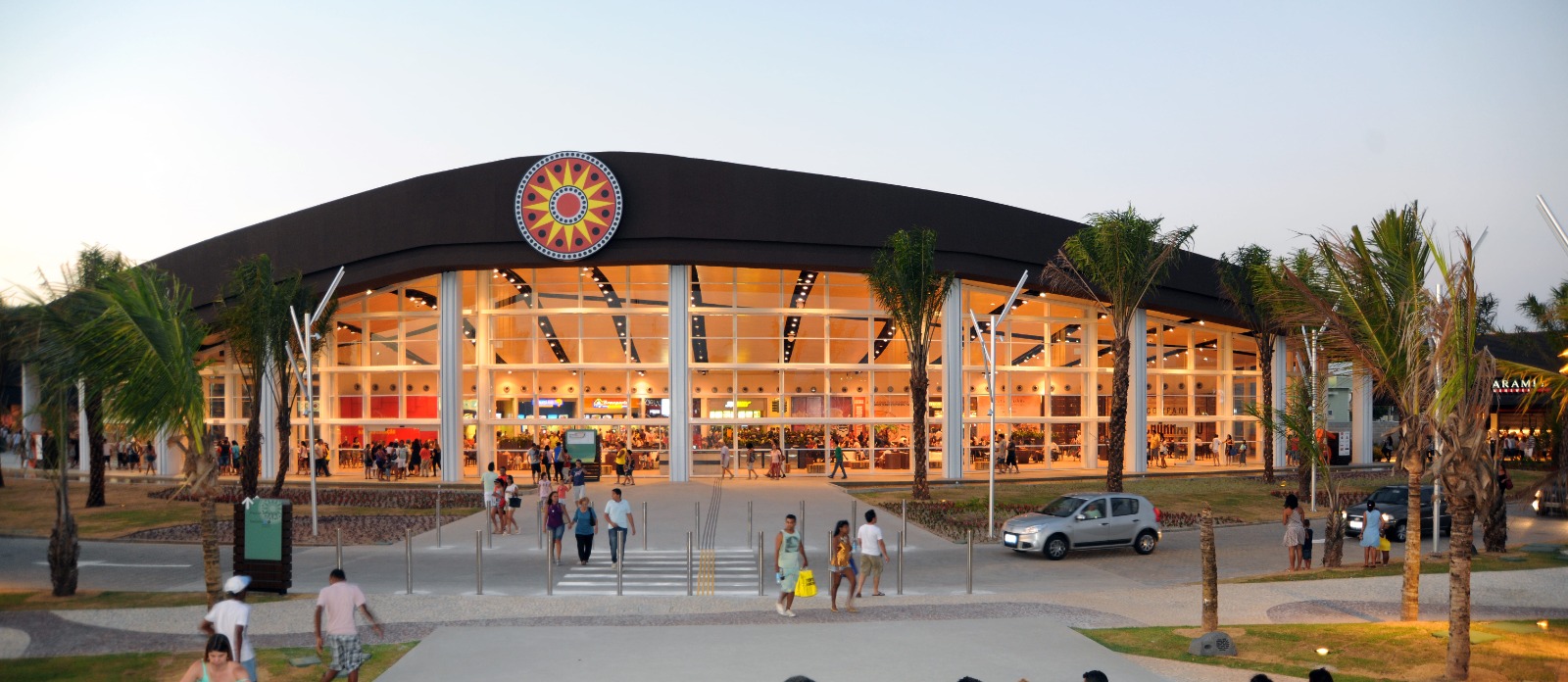 Crazy Sale movimenta Outlet Premium Salvador com descontos e atrações culturais neste fim de semana