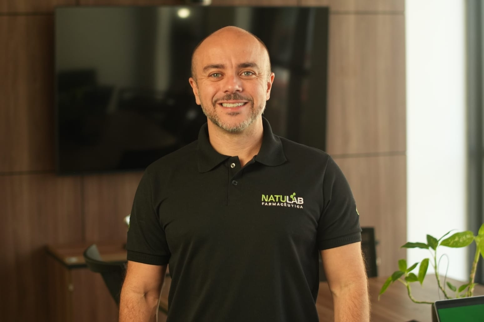 Farmacêutica apresenta rebranding ao celebrar 25 anos de atuação
