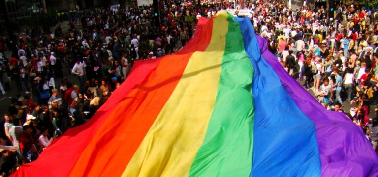 Salvador recebe 22º Orgulho LGBT+ Bahia neste domingo (14), na Barra