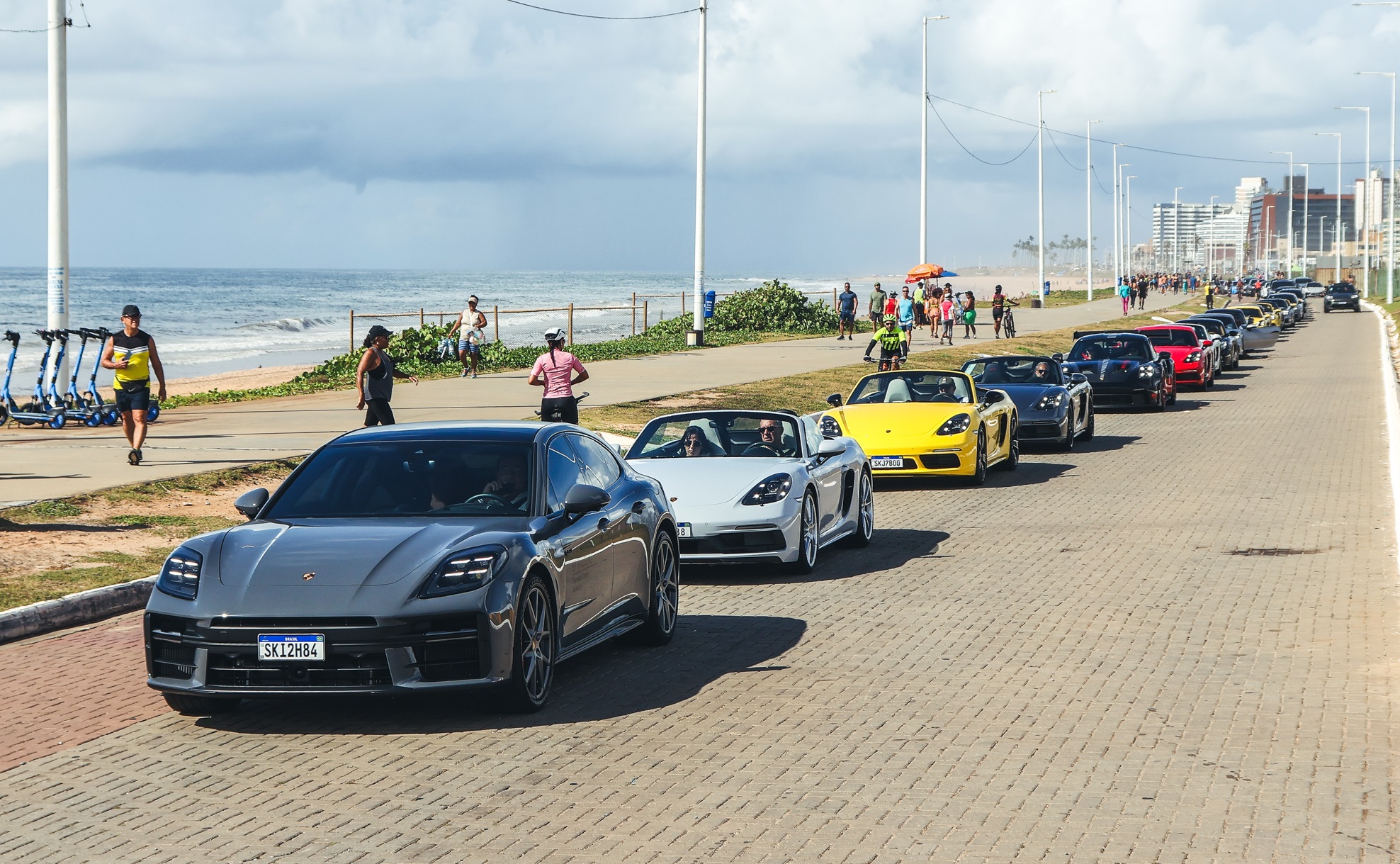 Desfile da Porsche reúne 40 modelos em Salvador e Feira de Santana com test drive exclusivo