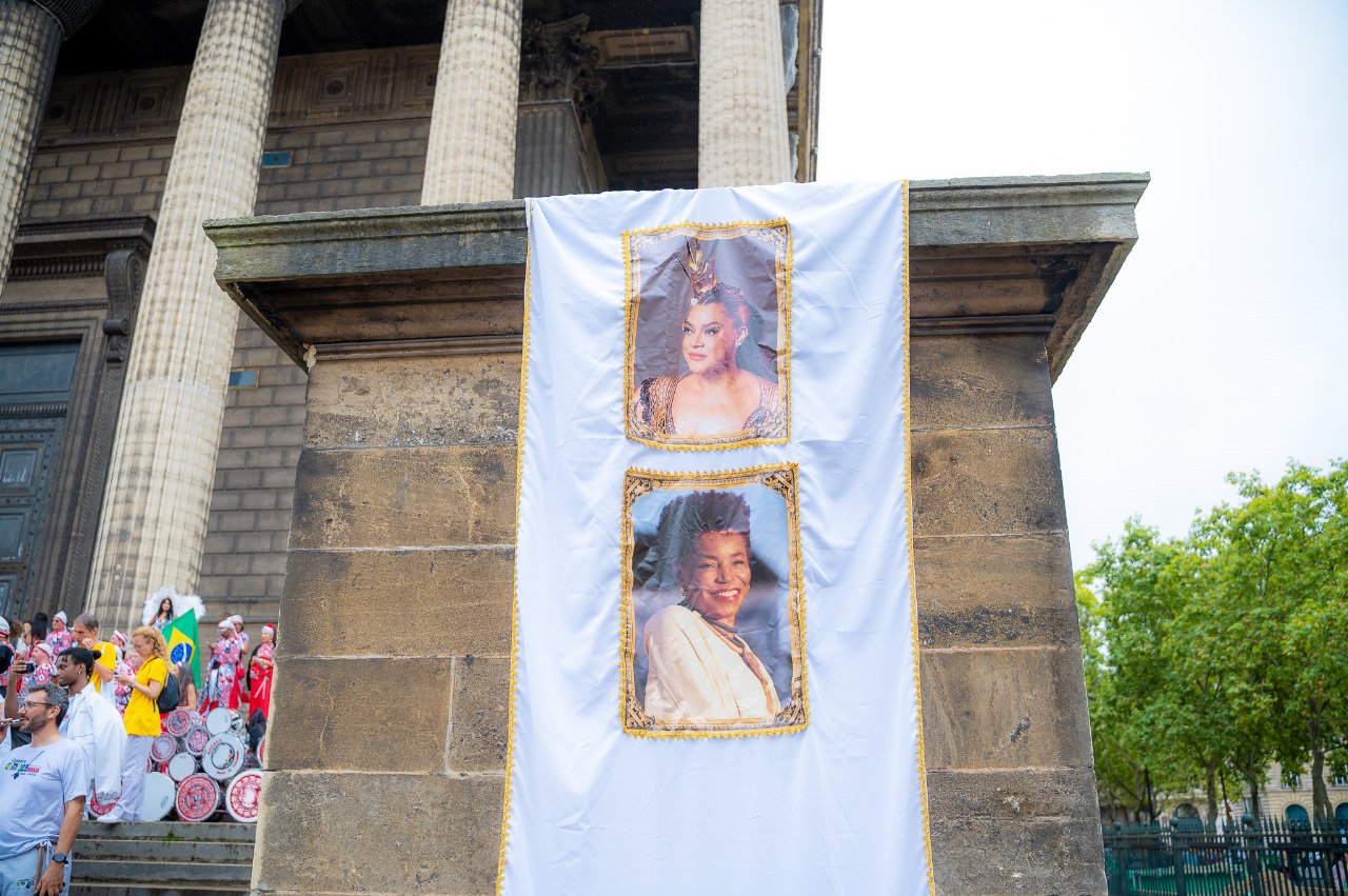 Preta Gil e Wanda Chase são celebradas na Lavagem de Madeleine, em Paris
