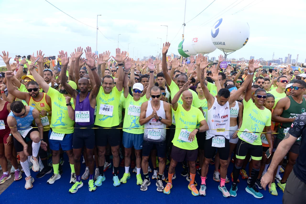 Primeiro dia da Maratona Salvador 2025 reúne milhares de corredores na Boca do Rio para provas de 5 km e 10 km