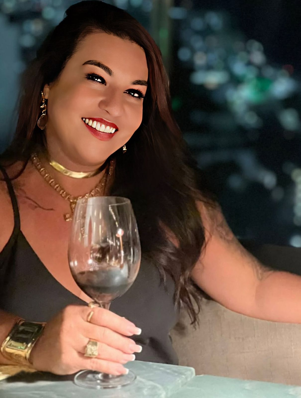 Let’s Go anuncia sua nova colunista de vinhos: July Lopes