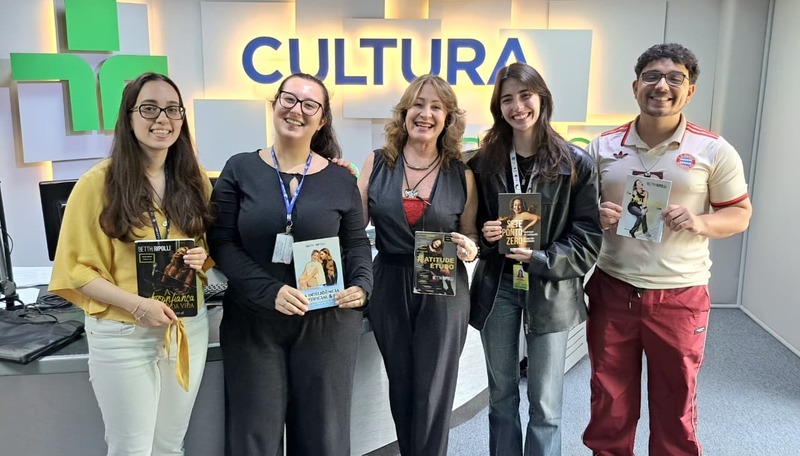 Betth Ripolli brilha no programa Chat MPB da Rádio Cultura Brasil