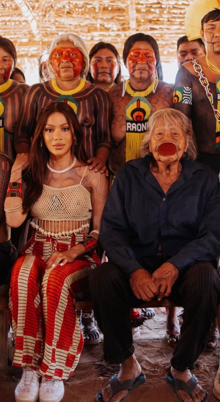 Cacique Raoni recebe Prêmio Cultural Liberatum em Londres com homenagem conduzida por Anitta e personalidades globais