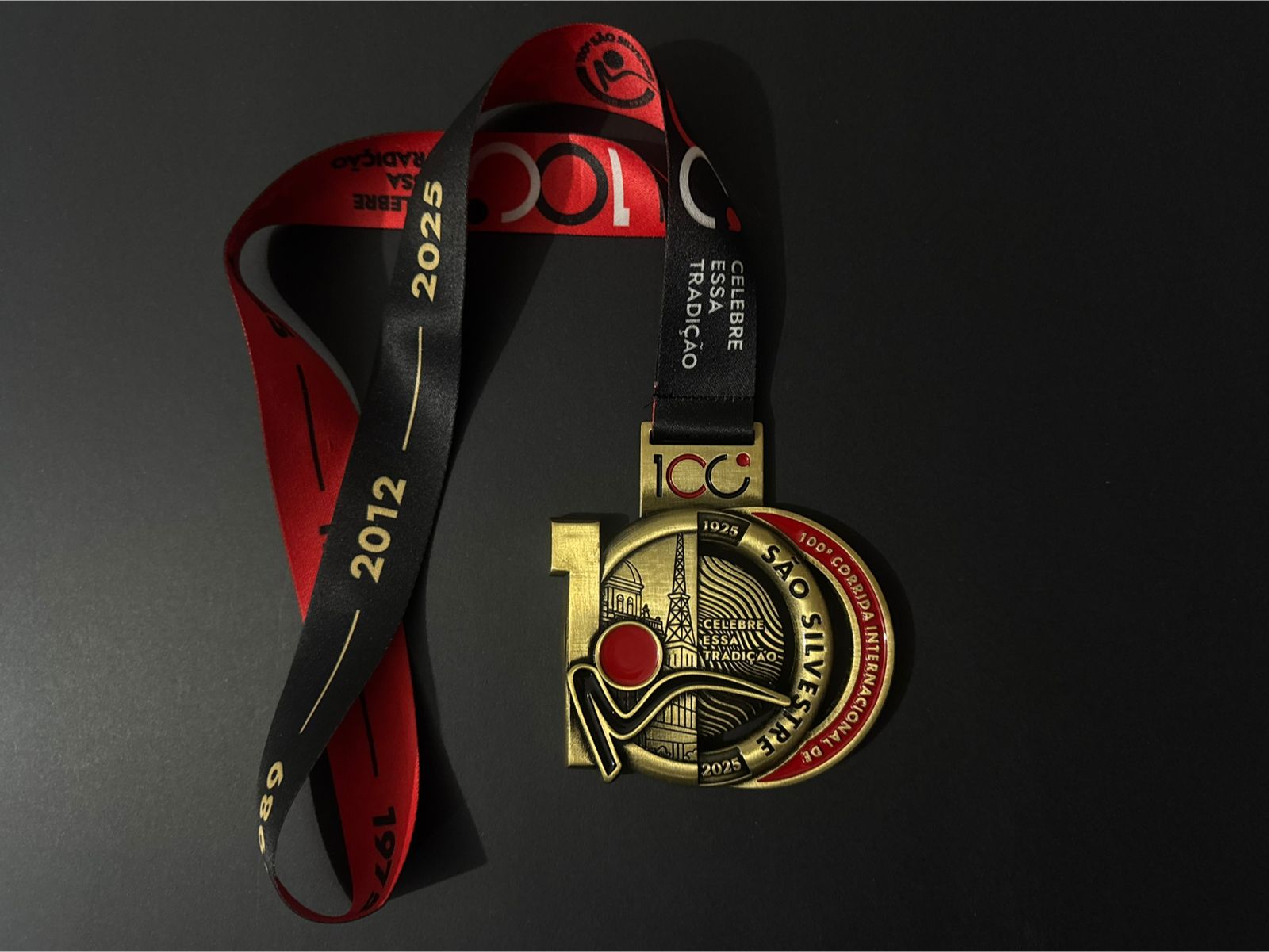 São Silvestre apresenta medalha especial para a 100ª edição da corrida