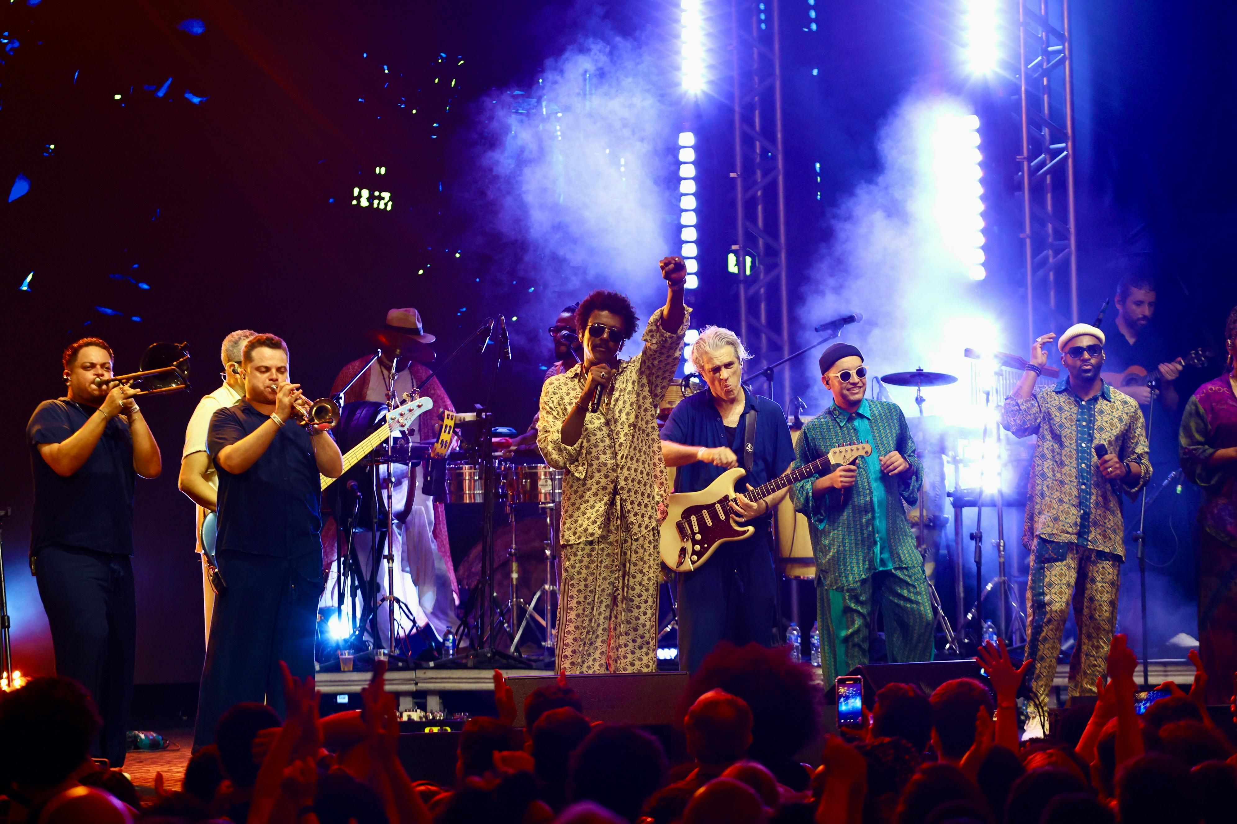 Seu Jorge faz história em Salvador com o Baile à La Baiana na Arena A Tarde Seu Jorge faz história em Salvador com o Baile à La Baiana na Arena A Tarde