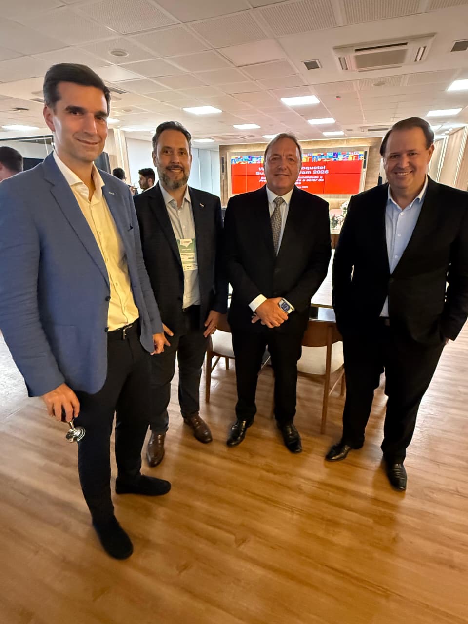 Diplomacia e inovação marcam encontro entre Brasil e Suíça na Exposibram 2025