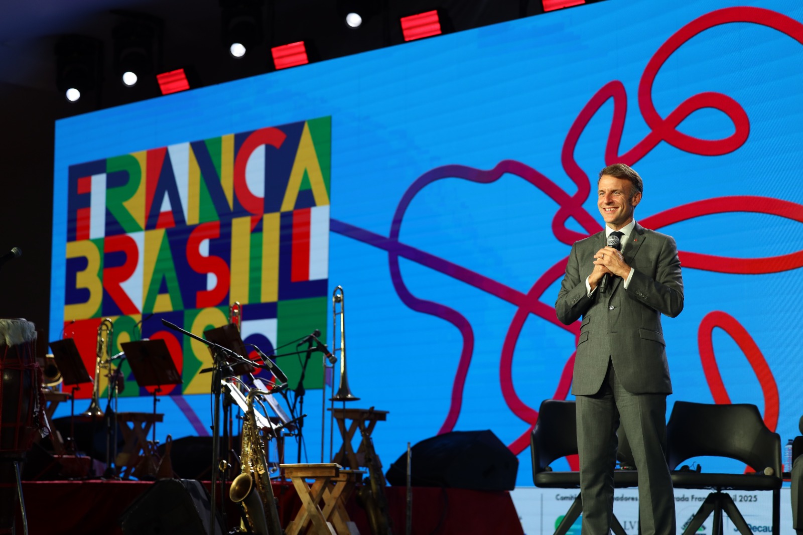 Jerônimo Rodrigues, Margareth Menezes e Emmanuel Macron abrem Festival Nosso Futuro Brasil–França no Museu de Arte Moderna da Bahia