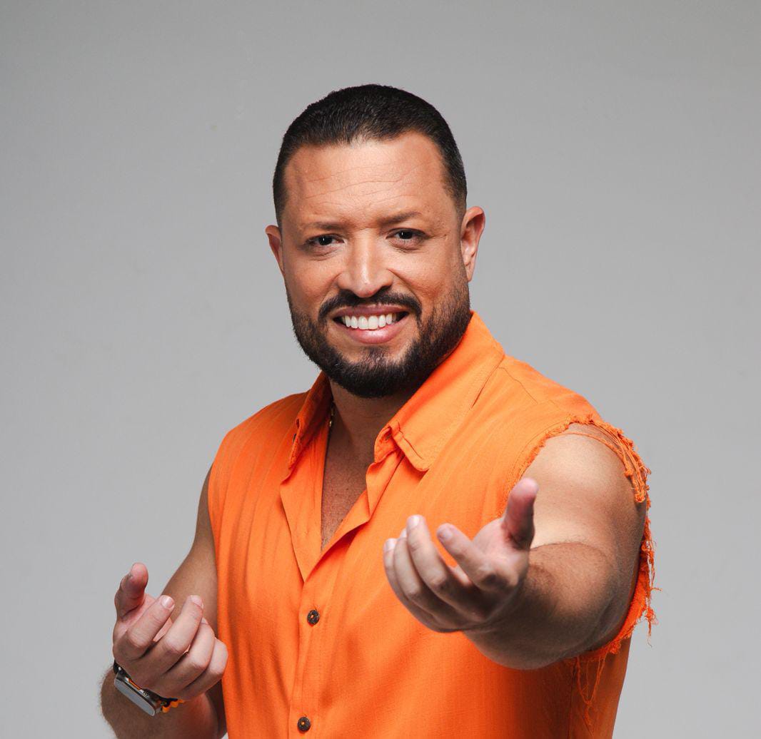 Pedro Felippo abre temporada de ensaios de verão com energia clássica do Axé no Mariposa de Vilas