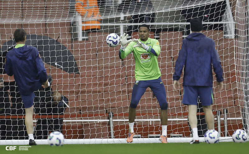 Seleção Brasileira enfrenta o Senegal em amistoso nesta sábado (15) em Londres