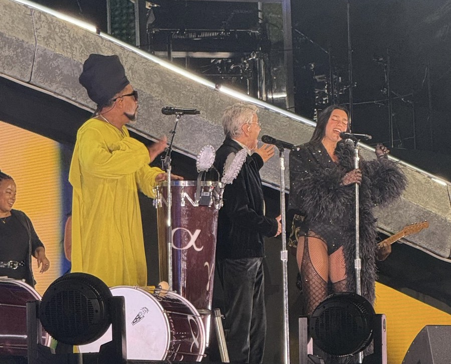 Dua Lipa celebra a música brasileira ao lado de Brown e Caetano