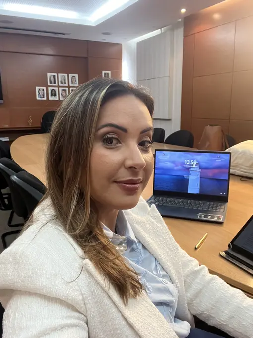 Podcast Além dos Números estreia humanizando a relação das mulheres com o dinheiro