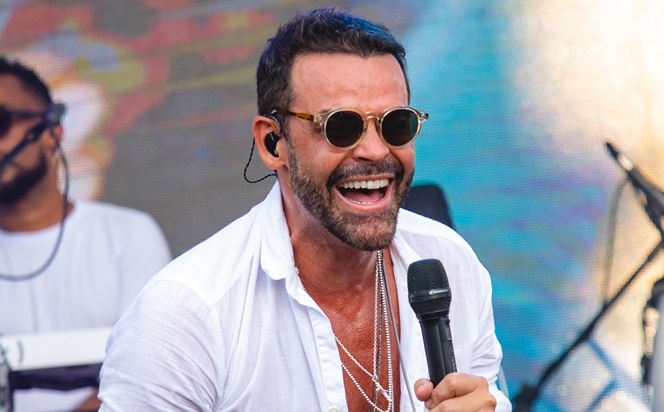 Casa Verão Hidden recebe apresentação especial de Alexandre Peixe nesta sexta (21)