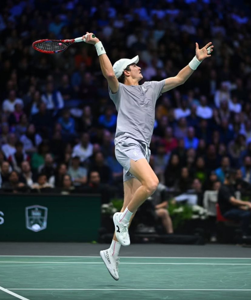 João Fonseca sobe 706  em dois anos e confirma previsão de Sinner ao fechar temporada no top-25