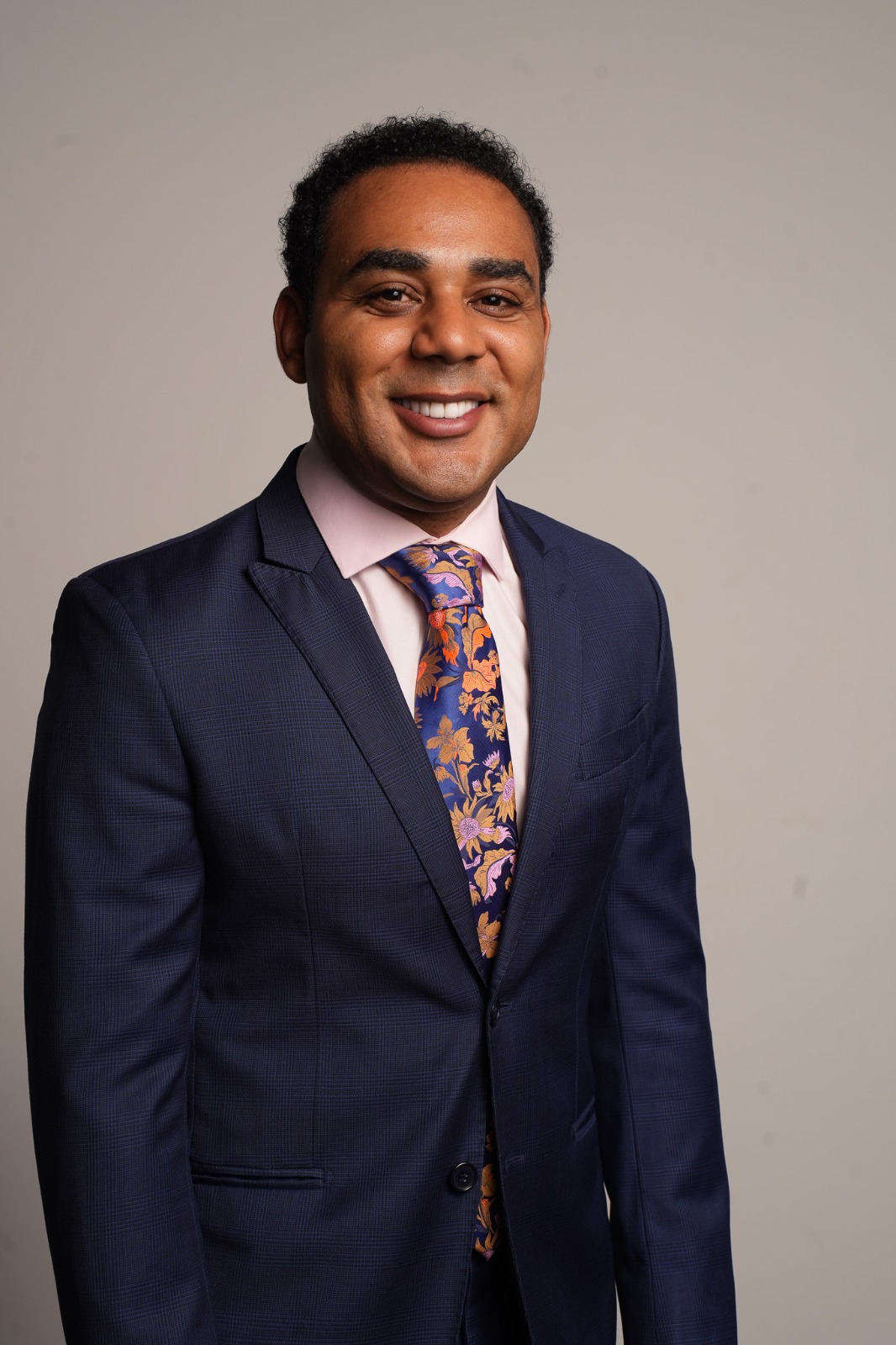 Palacete Tirachapéu recebe lançamento do livro de Gilson Rodrigues